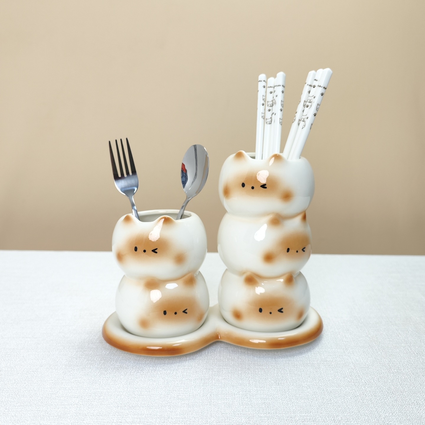 Creative Siamese cat ceramic household chopstick tube knife, fork and spoon storage rack restaurant table countertop storage ceramic ornaments