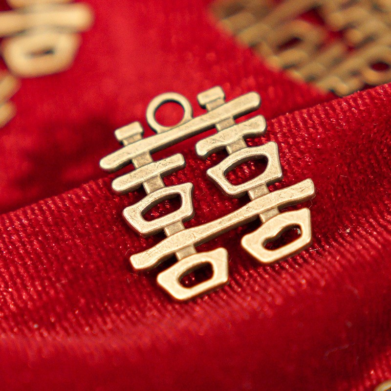 Al por mayor de la boda doble felicidad colgante PIN de cobre caja de dulces accesorios creativos de aleación Xi decoraciones de caracteres