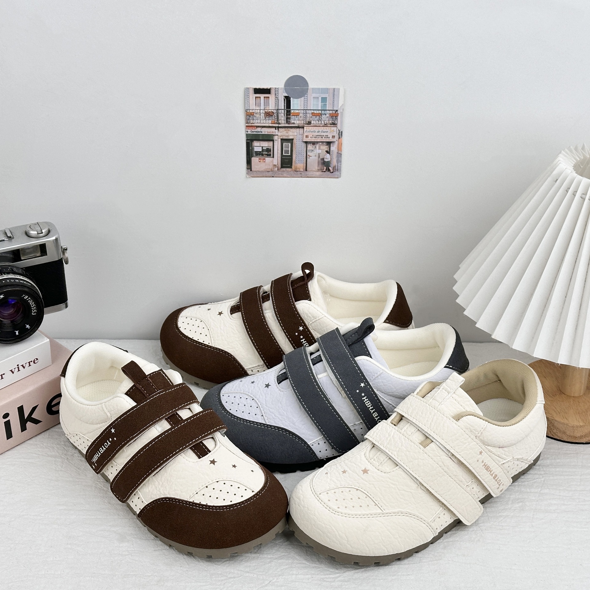 Yuanbo versátil zapatos de entrenamiento alemán 2025 otoño nuevos zapatos deportivos ligeros para estudiantes zapatos casuales planos zapatos de skate