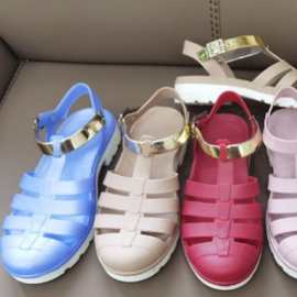 包头凉鞋女2025夏季新款平底镂空时尚欧美外贸大码沙滩凉鞋女