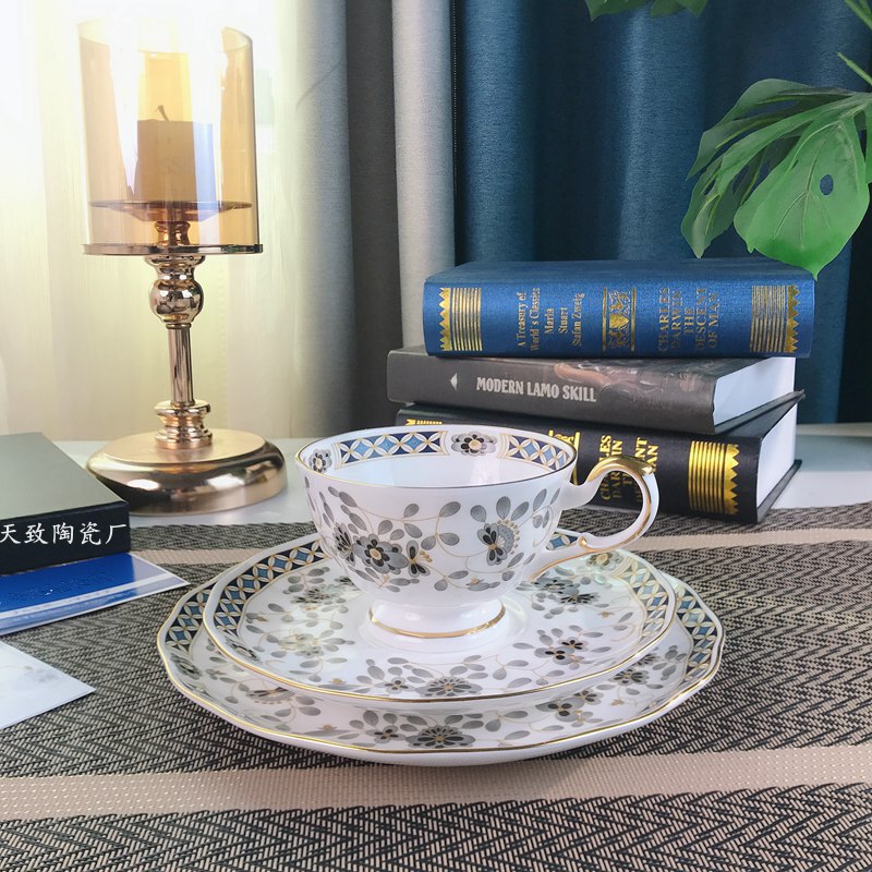 Mingjia Plum Blossom Coffee Cup Is Simple, Stylish, Elegant, and Understated, with Delicate Lace, Exquisite and Creative Design, and Bone China That Is Stunningly Beautiful