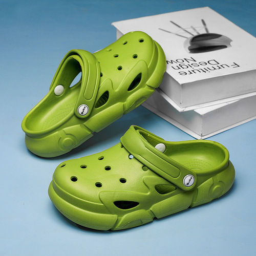 Children's Slippers New Style Hole Shoes for Boys and Girls, Baby Cooling Shoes with Soft Sole, Beach Slippers with Head Cover and Non-Slip Features