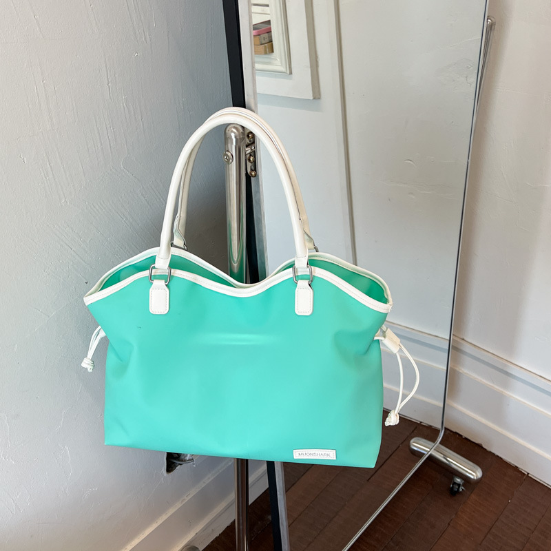 Bolsa de gelatina de gran capacidad para mujeres 2026 verano nuevo estilo coreano de moda bolso de hombro axilar de viaje bolsa de ocio