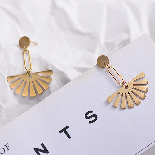 Elegant Charm Creative New Stainless Steel Fan Shape Women's Earrings European and American Fashion Accessory 18K Gold French Titanium Steel Stud Earrings