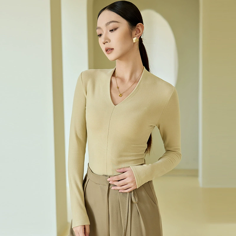 Aowei Zi 2024 Женская теплая сексуальная однотонная облегающая базовая рубашка с длинным рукавом и V-образным вырезом для весны, осени и зимы.