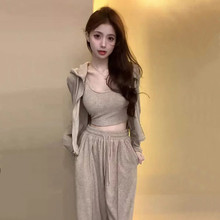 休闲运动套装女2025春秋季韩版连帽短款外套阔腿休闲裤三件套女装