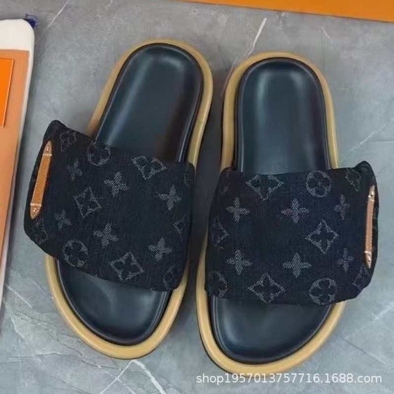 Zapatillas de velcro de suela gruesa para mujer 2024 verano nuevo estilo exterior moda antideslizante letras de mezclilla pareja chanclas