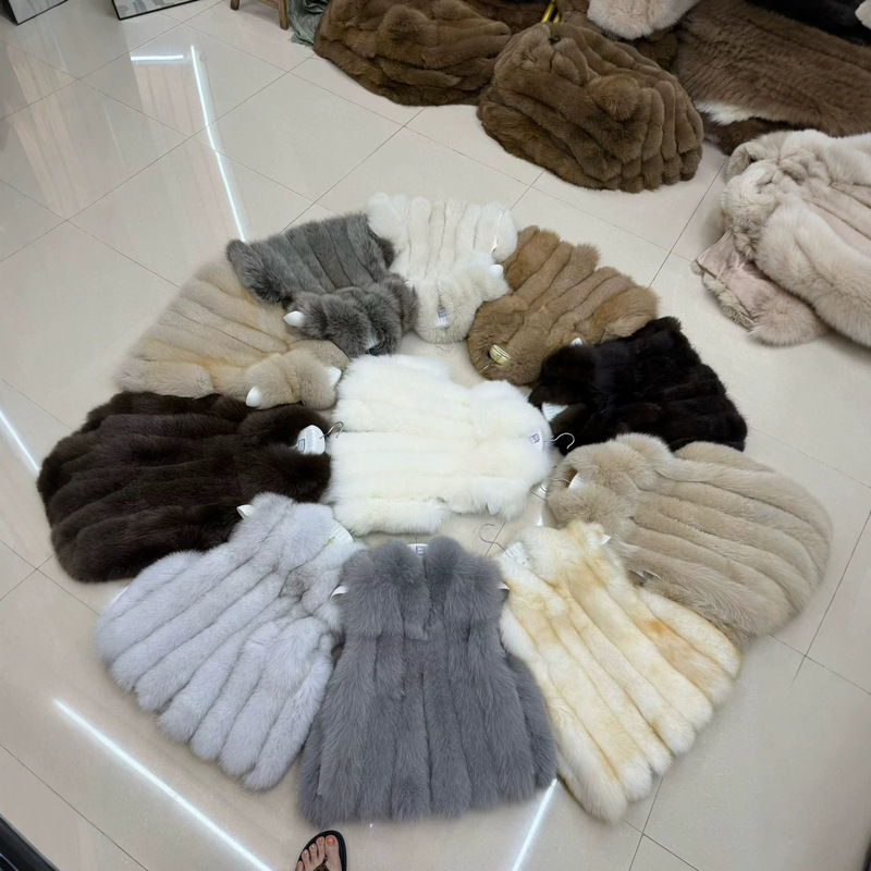 Korean versatile autumn and winter full-fur fox back fur stylish short vest 2026 new vertical stripe slimming vest Korean versatile autumn and winter full-fur fox back fur stylish short vest 2026 new vertical stripe slimming vest