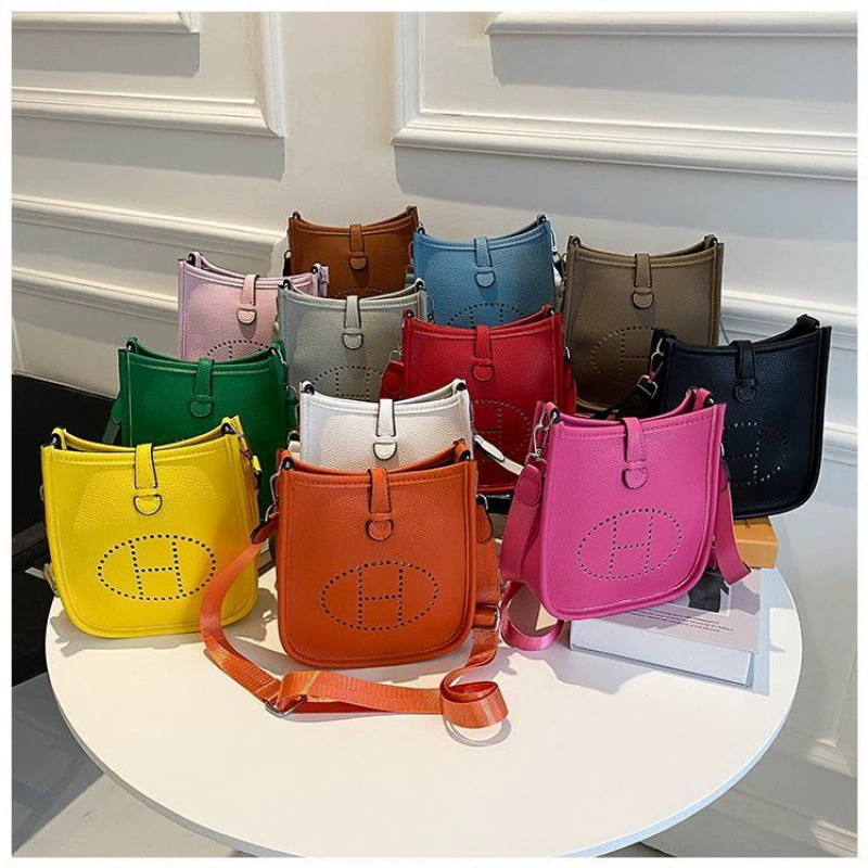 Модная маленькая сумка женская 2024 новая дикая буква сумка через плечо ins сумка корейская версия сумка на одно плечо