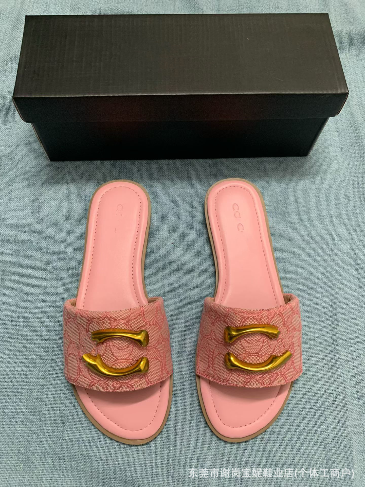 Zapatos de verano impresa retro zapatillas de mujer cruzada zapatillas de letras europeas y americanas calientes zapatillas de mujer