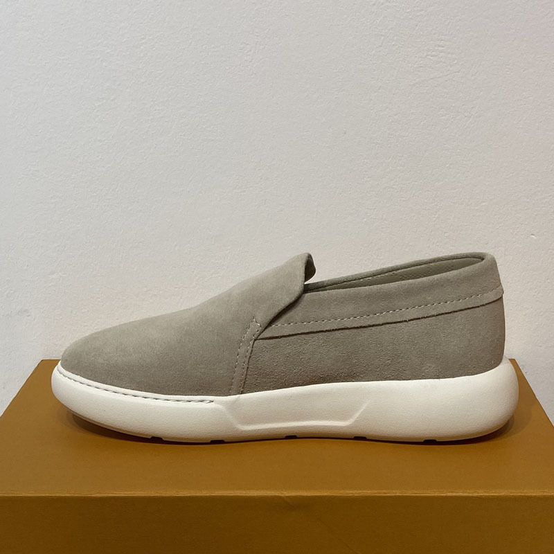 Mocassini casual da uomo in pelle di vacchetta modello slip-on_voghion.com