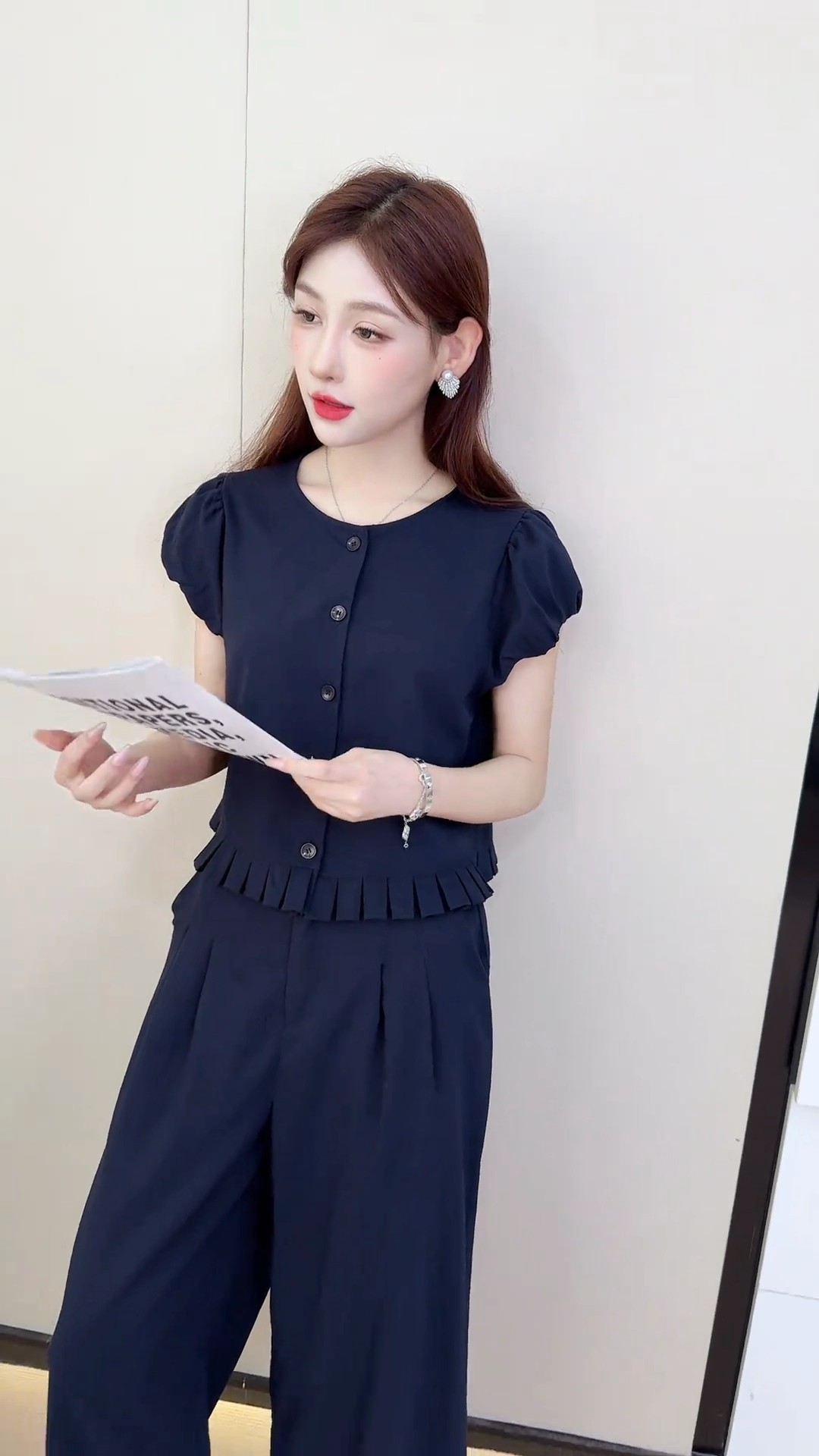 Bộ quần áo nữ mùa hè gồm áo ngắn thiết kế kiểu tây và quần ống rộng hai mảnh A5216 — Màu xanh lam đậm chi tiết 7