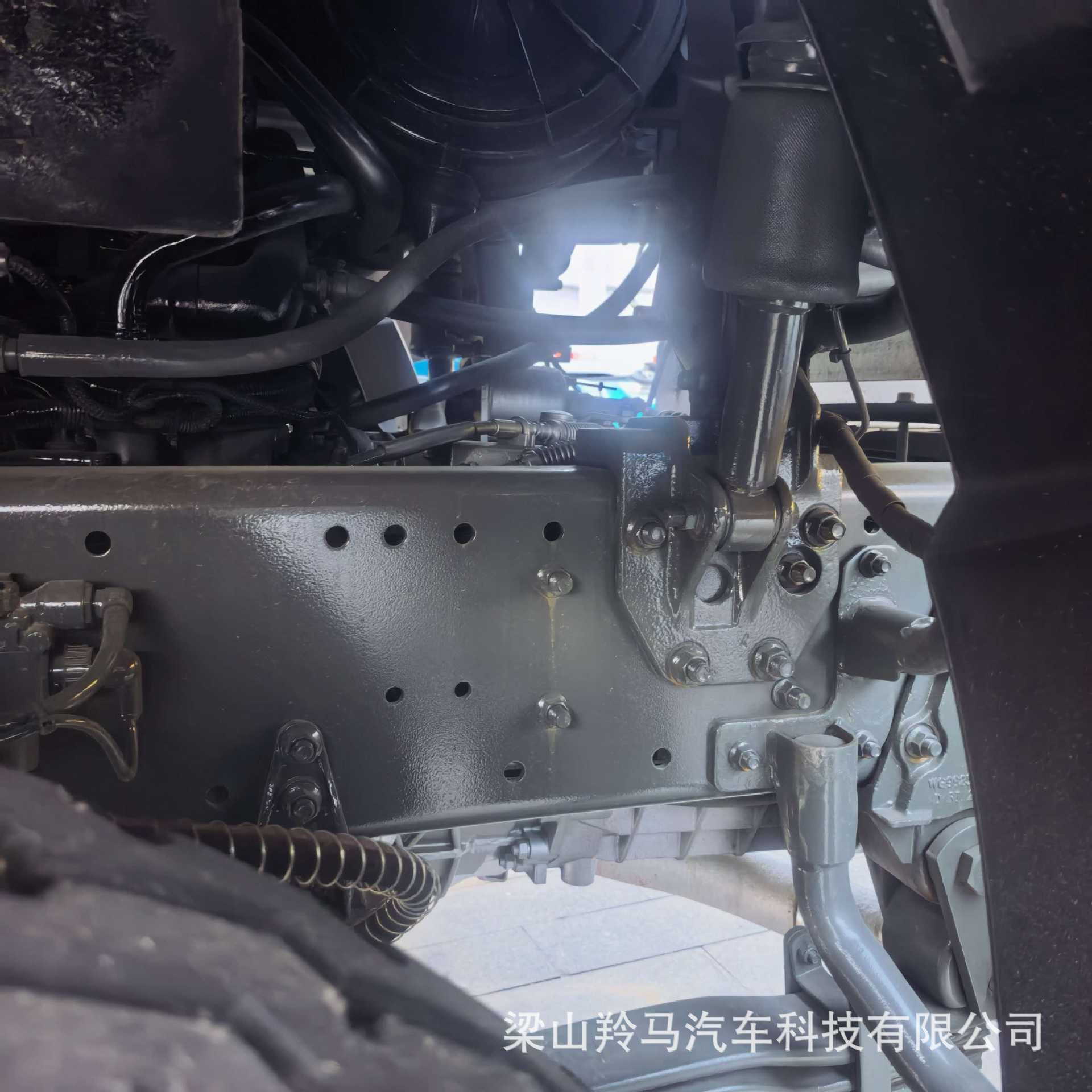 Supply of Sinotruk heavy-duty truck HOWO tractor head, semi-trailer heavy-duty trailer HOWOT7H, dual-drive tractor head