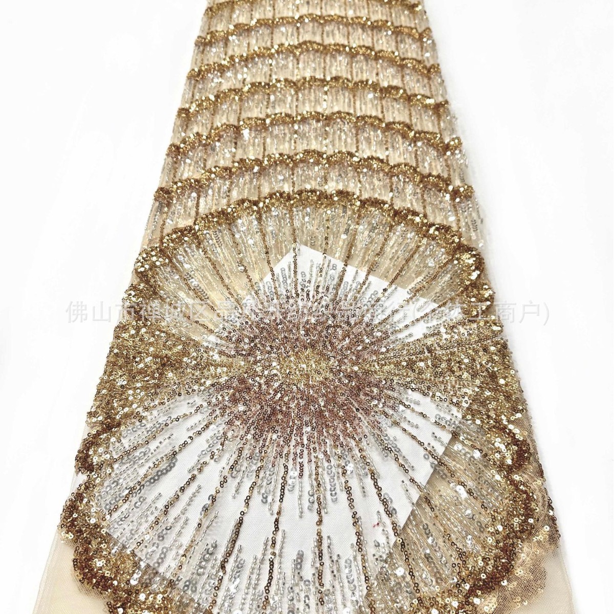 Desfile de pasarela con gran flor en forma de ventilador de sequilla tela de cuentas de clavos ligera cena de lujo alta tela de vestido delgado