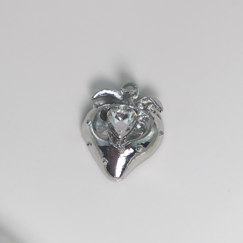 1 Piece Quantity 1 Piece 17*21.1mm Alloy Rhinestones Heart Shape Strawberry Pendant