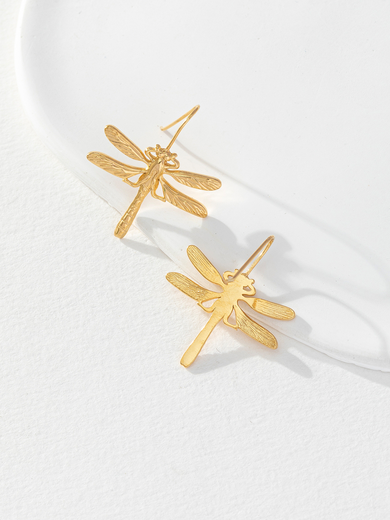 1 Pair Basic Simple Style Classic Style Leaf Dragonfly Plating 316 Stainless Steel  18K Gold Plated Hoop Earrings display picture 5
