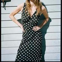 测款828新款2025V领真丝无袖长款连衣裙性感低胸度假风法式小众