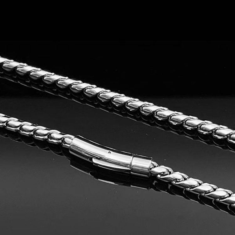 Cuban Link Chain Necklace For Men In Stainless Steel And Titanium_voghion.com