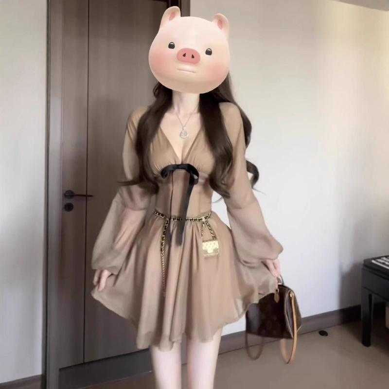 French High-End Elegant V Neck Waist Dress for Women Summer New Style Gentle Style Unique and Beautiful Slimming Look A-Line Skirt French High-End Elegant V Neck Waist Dress for Women Summer New Style Gentle Style Unique and Beautiful Slimming Look A-Line Skirt