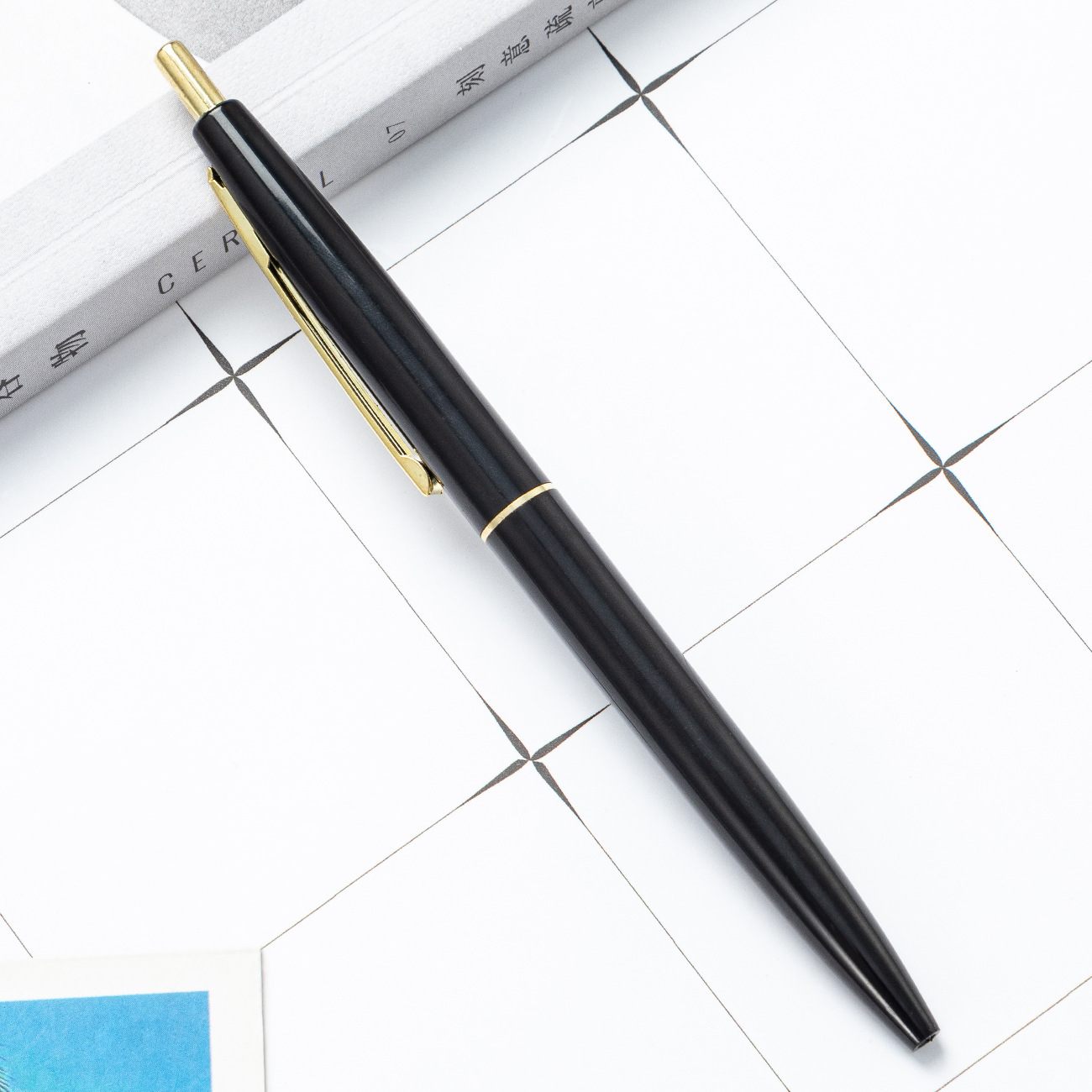 Presione el bolígrafo multicolor al por mayor papelería de oficina estudiante bolígrafo de plástico logotipo de impresión bolígrafo de regalo publicitario