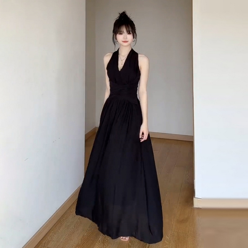 法式气质白色v领挂脖吊带连衣裙子女2025夏季新款海边度假风长裙|undefined