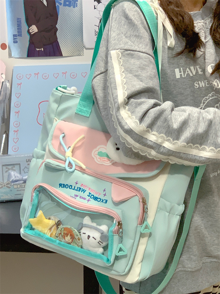 수업료 가방 그린 + 펜던트 + 원형 뱃지 3개 + 핑크 별 1개