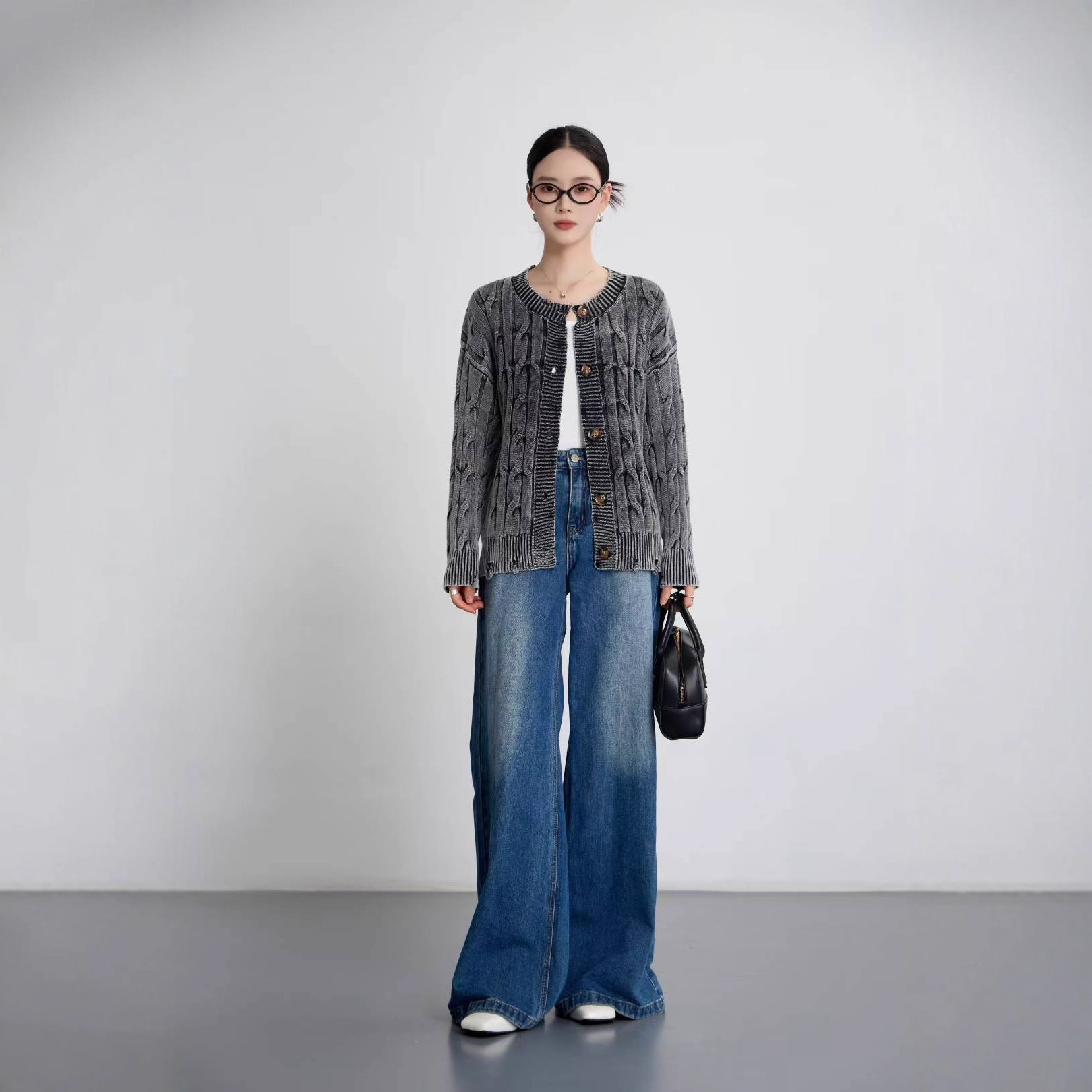 Coreano retro cuello redondo torcido de camisa de punto de mujer otoño y invierno nuevo estilo para hacer viejos agujeros suéter suelto chaqueta de mujer image 3