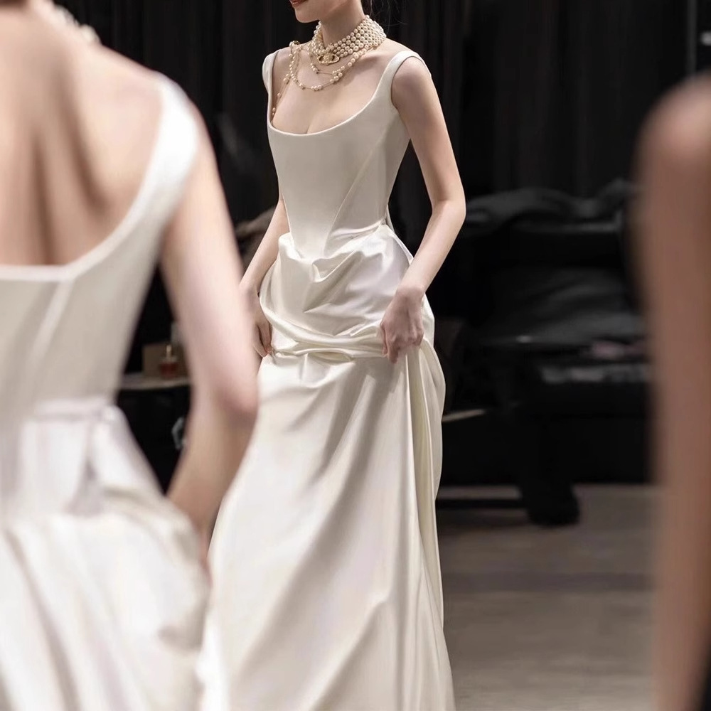 Abito da sposa in raso con spalline stile francese elegante_voghion.com
