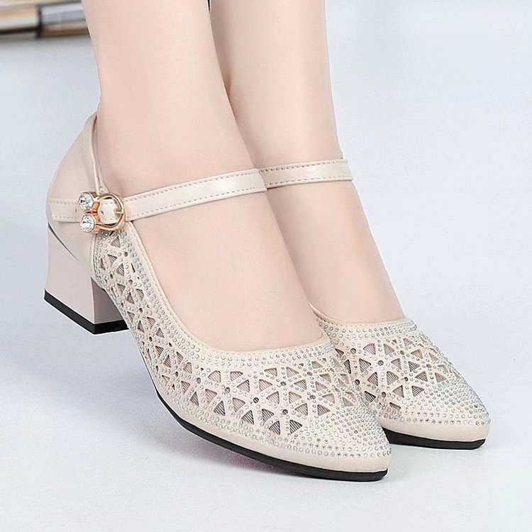Sandalias de malla zapatos individuales huecos y transpirables 2025 verano nuevo estilo zapatos de mujer de tacón bajo bailando moda madre sandalias de tacón grueso