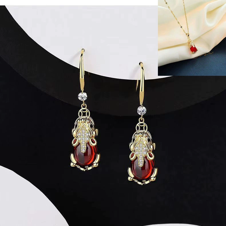 Capacious universal earrings, light luxury style