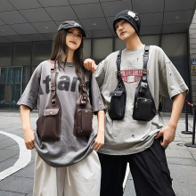 外贸新款战术马甲包2025潮牌设计感机车包男士胸包欧美复古腋下包