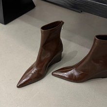 秋冬新款女靴子白色坡跟短靴女尖头坡跟靴高跟女鞋瘦腿坡跟鞋名媛