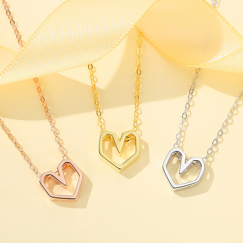 S925 plata esterlina pequeño collar de corazón hueco fresco simple de las mujeres de moda en forma de corazón colgante corto collar novias regalo