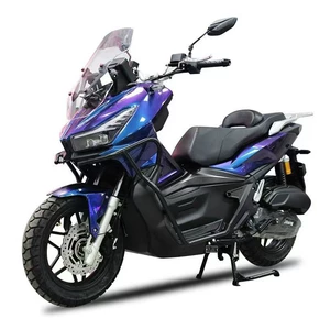Yanacaq sərfiyyatına qənaət edən skuterlər və güclü iki təkərli motosikletlər