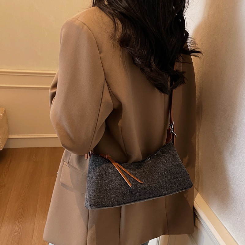 Bolso de axila retro estilo Hong Kong 2025 verano nuevo bolso femenino casual bolso de hombro de mezclilla moda contraste color bandolera marea