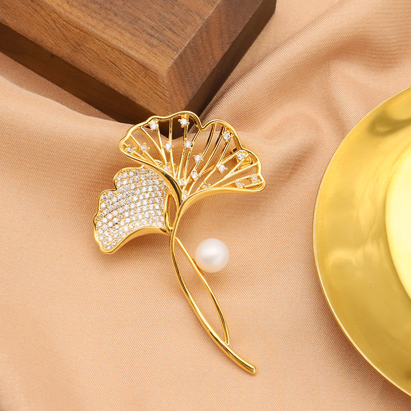 Natural de agua dulce perla broche todo fósforo ginkgo hoja temperamento accesorios ramillete 18K oro real galvanoplastia color de la joyería de retención para las mujeres