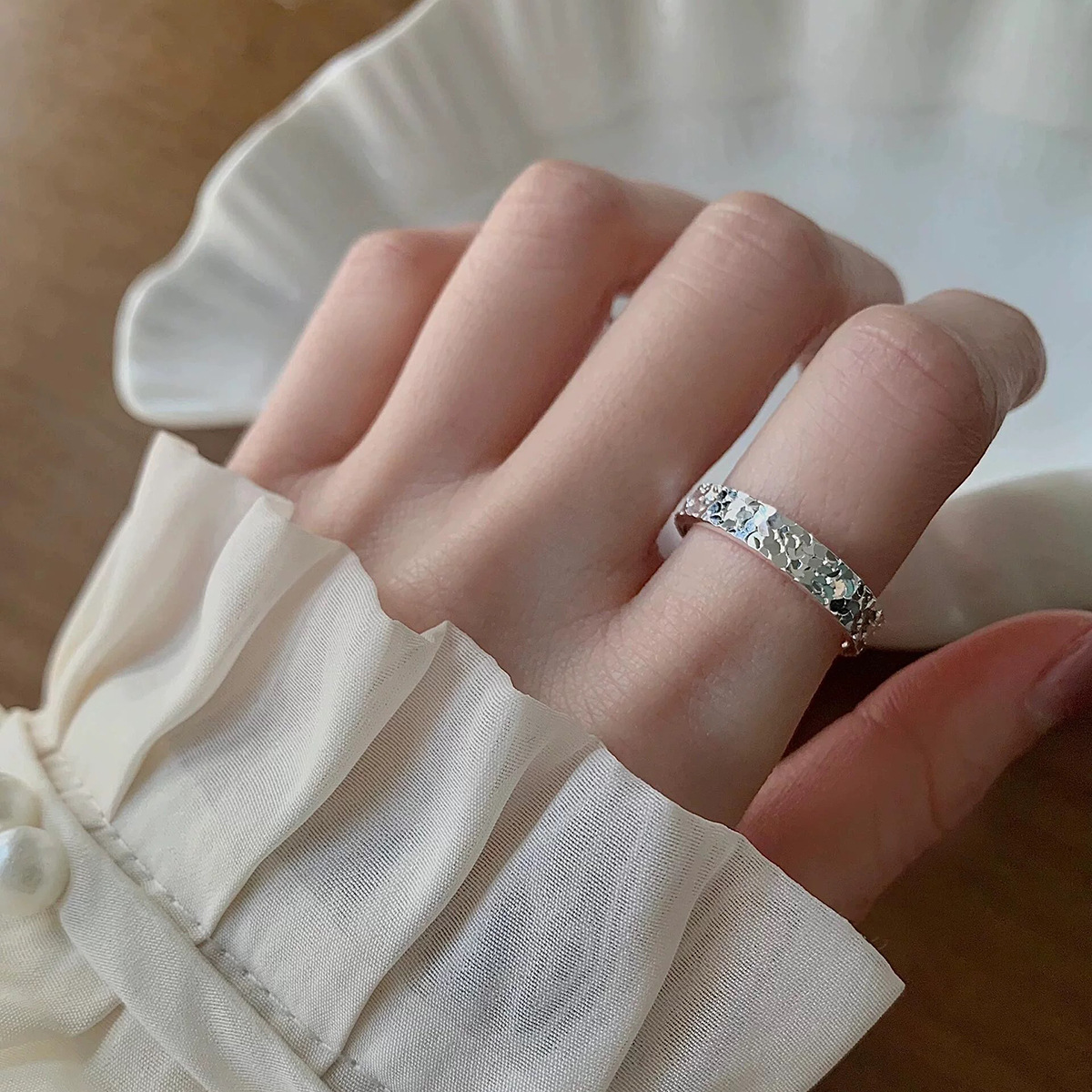 Anello aperto da donna in oro, stile fresco, super lucido, con effetto ghiaccio tritato, in offerta speciale, lusso leggero._voghion.com