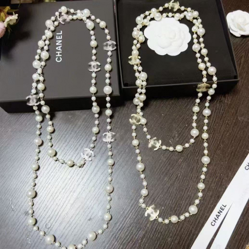 French-style pearl long necklace for women, inlaid with diamonds and oil drops, suitable for autumn and winter, elegant and stylish for layering with sweaters