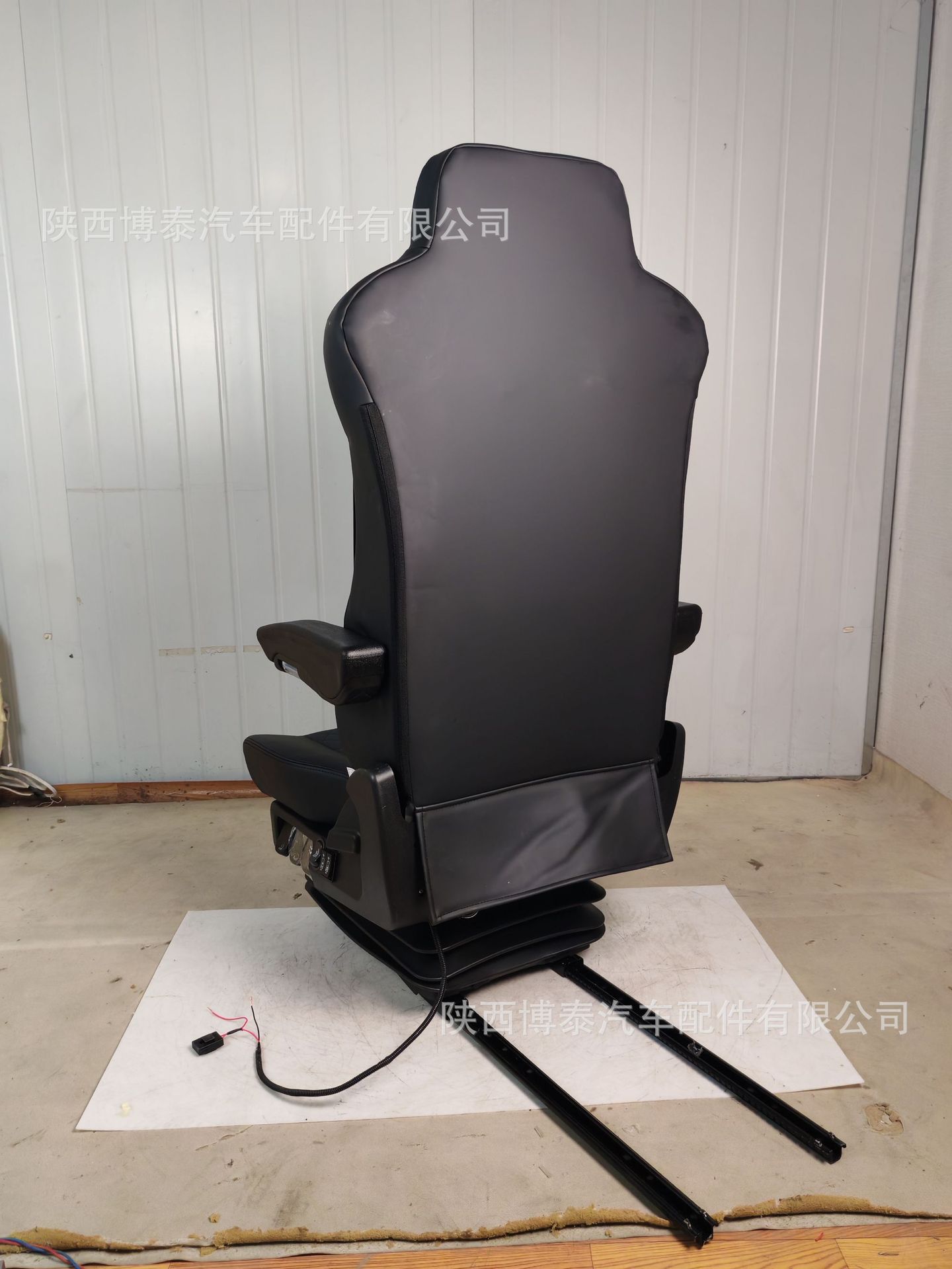 Multifunctional damping and softness adjustment 24V air pump 1m Extended slide rail comfortable truck aviation seat