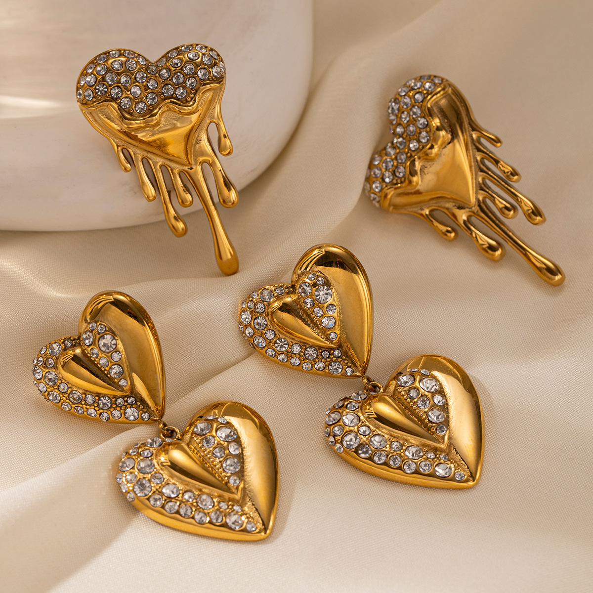 Taina europa y americana de acero inoxidable de acero titanio no se desvanece, moda transfronteriza de venta caliente de joyas de orejas de amor de orejas para mujeres
