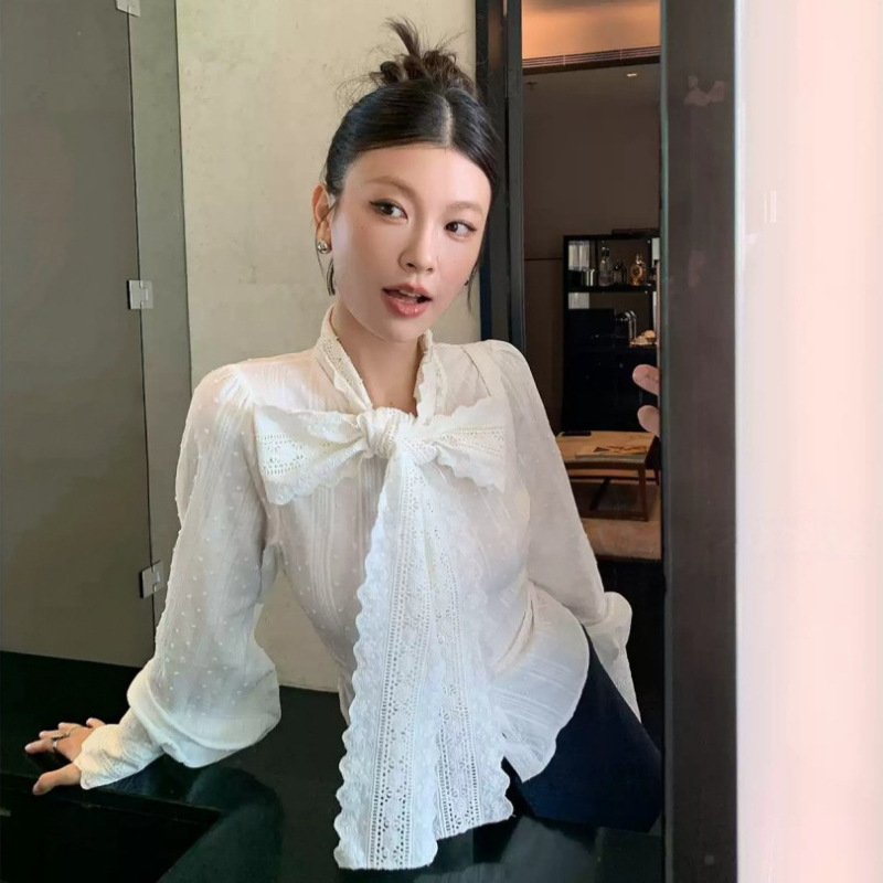 1302LAB High-end French-style heavy-duty lace patchwork white shirt with large bow, 2026 autumn new stunning top 1302LAB High-end French-style heavy-duty lace patchwork white shirt with large bow, 2026 autumn new stunning top