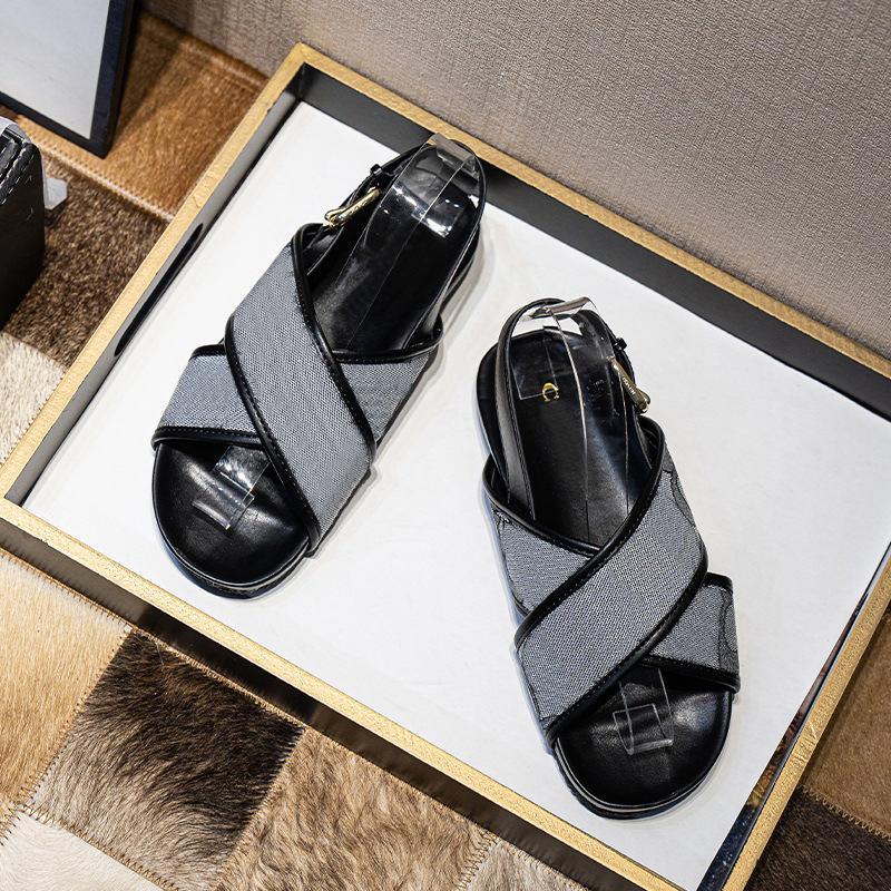 Sandales à semelles épaisses pour femmes 2024 nouveaux vêtements d'extérieur d'été C sandales rehaussantes à brides croisées sandales pour femmes_voghion.com