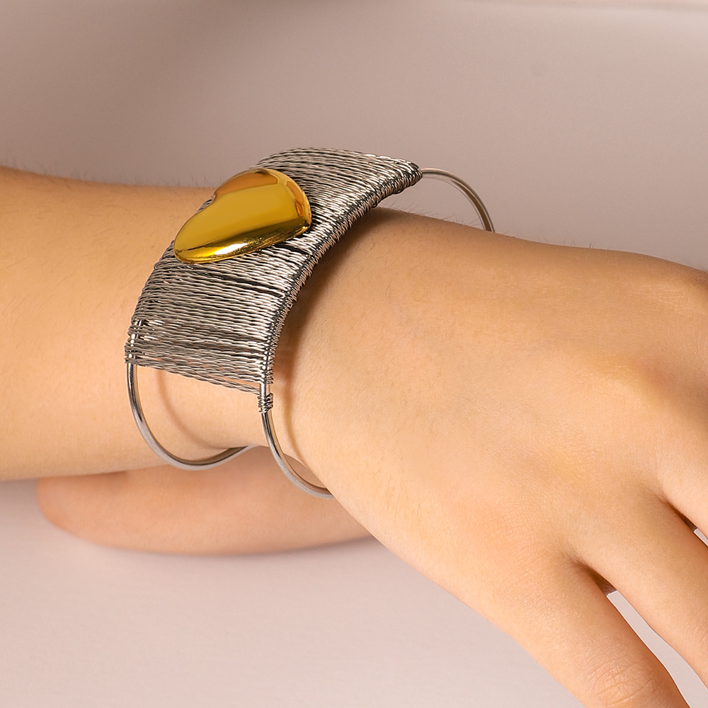 Banquet, Tea Party Occasion Retro Simple Style Heart Shape 304 Stainless Steel Bangle In Bulk