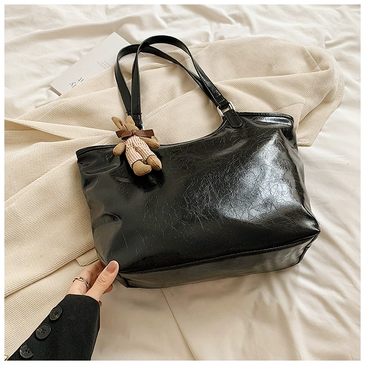 Shoulder bag, capacious one-shoulder purse, high-quality style with pendant charm