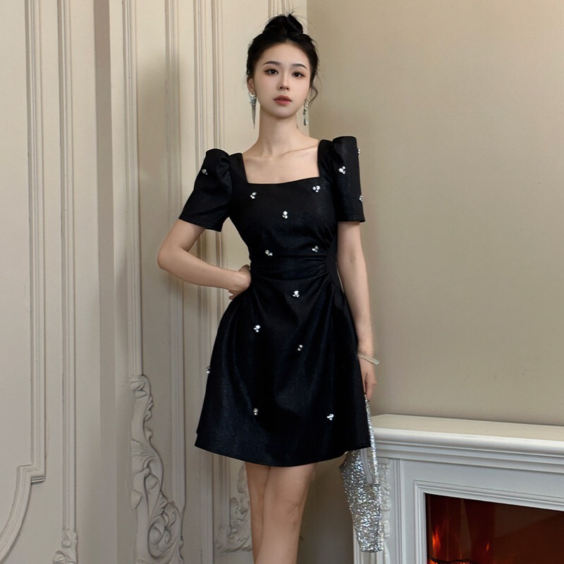 Super stylish black square-neck dress for women, new summer birthday gown, light luxury with a high-end feel, waist-cinching A-line dress