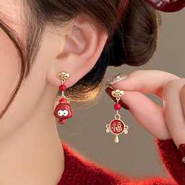 不对称蛇年生肖耳钉2024年新款爆款适合冬天的耳饰秋冬耳环女轻奢