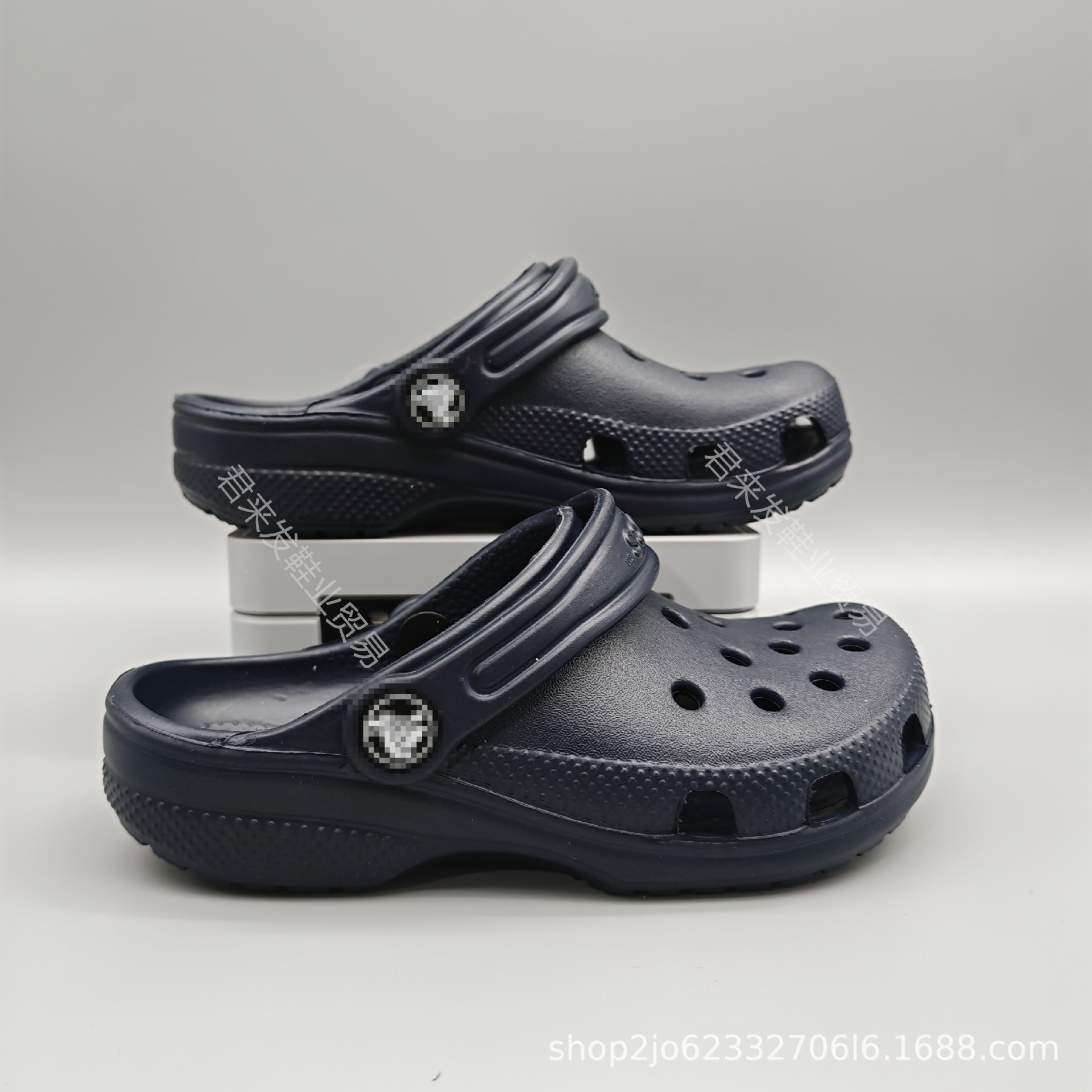 Fábrica de venta directa de zapatos de hueco de niños y niñas, zapatos de verano respirables antideslizantes zapatillas de playa ligeras al por mayor