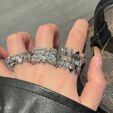 �W���F�����ԟ������K��ָŮС���߼��Еr���_��ָ�h���s�ٴ����