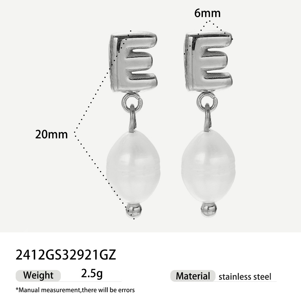 Alta europa y americana de acero inoxidable pendientes de perlas de alta calidad nicho simple joyería de acero de titanio letras pendientes de oro y plata mujeres