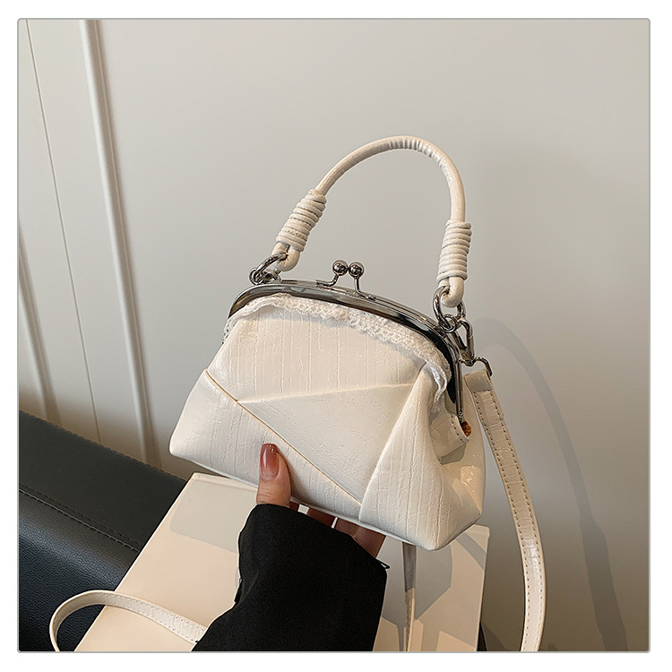 Fashionable and unique flap shell bag 2025 new style, versatile commuter shoulder bag, versatile handbag, stylish crossbody bag undefined